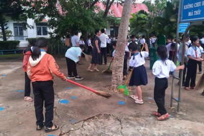 Liên đội Tô Hiệu tích cực dọn vệ sinh môi trường hưởng ứng NGÀY 15 XANH -BUÔN HỒ SẠCH, ĐẸP