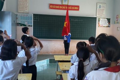 Chào cờ đầu tuần trong lớp( Dãn cách xã hội)